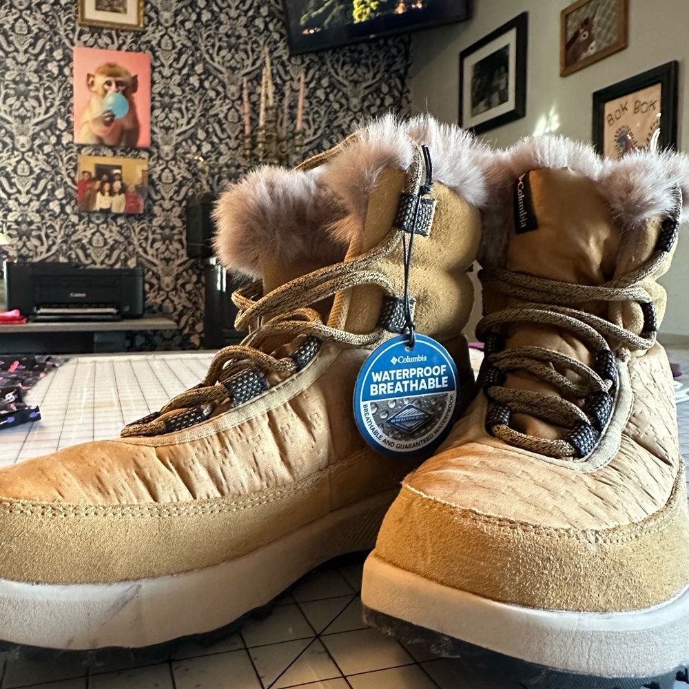 Columbia Tan Winter Boots with Fur Lining